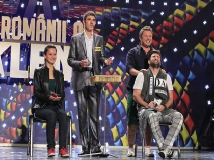 Moldoveanul care a cucerit show-ul "Romanii au talent"! Fa cunostinta cu cel mai haios magician - VIDEO Moldoveanul care a cucerit show-ul "Romanii au talent"! Fa cunostinta cu cel mai haios magician - VIDEO