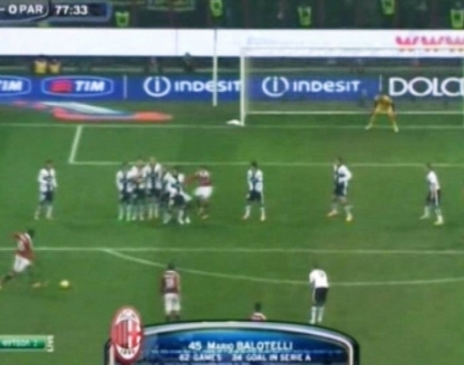 Nu se opreste! Atacantul AC Milan, Mario Balotelli, a marcat al patrulea gol in trei meciuri Nu se opreste! Atacantul AC Milan, Mario Balotelli, a marcat al patrulea gol in trei meciuri