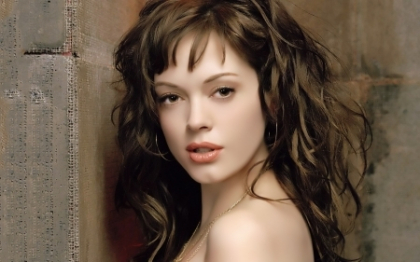 Dependenta de operatii estetice? Cum si-a deformat fata Rose McGowan, indragita actrita din "Farmece" Dependenta de operatii estetice? Cum si-a deformat fata Rose McGowan, indragita actrita din "Farmece"