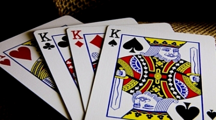 Cea mai simpla scamatorie: cum faci sa dispara o carte de joc din pachet. Poti ghici tehnica? VIDEO
Cea mai simpla scamatorie: cum faci sa dispara o carte de joc din pachet. Poti ghici tehnica? VIDEO