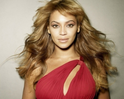 Beyonce isi arata in sfarsit fiica din fata. Cu cine crezi ca seamana Blue Ivy Carter? FOTO

