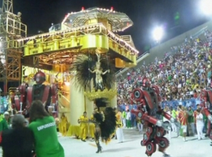 Scolile de samba nu s-au putut impaca cu gandul ca marele carnaval s-a incheiat. Vezi ce au facut