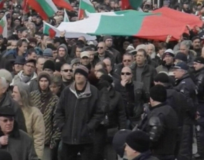 De doua saptamani, bulgarii protesteaza violent la Sofia. Guvernul a cedat