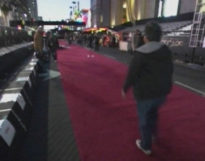 A fost intins covorul rosu pe care vor pasi vedetele la gala Oscar! Cum au loc ultimele pregatiri A fost intins covorul rosu pe care vor pasi vedetele la gala Oscar! Cum au loc ultimele pregatiri