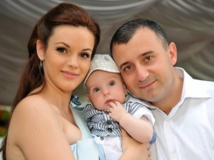 Cumatrie de vedeta! Afla ce cadouri de pret a primit micutul Lucian, fiul lui Vasile Advahov - VIDEO Cumatrie de vedeta! Afla ce cadouri de pret a primit micutul Lucian, fiul lui Vasile Advahov - VIDEO