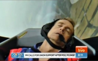 VIDEO. Un prezentator meteo a lesinat in timpul unei emisiuni in direct. Ce s-a intamplat