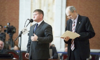 De 23 februarie, PCRM felicita "barbatii adevarati". Munteanu: Ati cazut din pod. Sarbatoarea nu mai exista