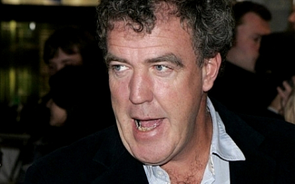 Jeremy Clarkson, criticat pentru doua fotografii publicate pe Twitter, in timpul filmarilor in Rusia Jeremy Clarkson, criticat pentru doua fotografii publicate pe Twitter, in timpul filmarilor in Rusia