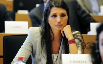 Oficial: Elena Basescu, insarcinata in sapte saptamani! De ce ii e frica viitoarei mamici - VIDEO
