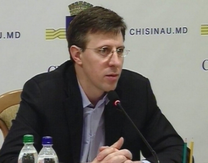Parodia despre Vicol, motiv de veselie la primarie. Chirtoaca: Daca republica este verde, Chisinaul sa fie albastru