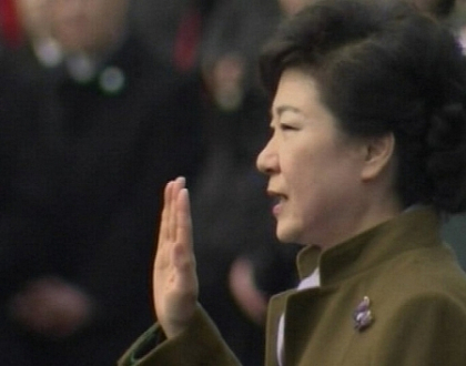 Moment istoric in Coreea de Sud. Prima femeie in functie de presedinte, investita in functie Moment istoric in Coreea de Sud. Prima femeie in functie de presedinte, investita in functie
