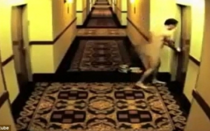 VIDEO. Ce se intampla atunci cand un barbat iese gol din camera de hotel si uita sa-si ia cheile VIDEO. Ce se intampla atunci cand un barbat iese gol din camera de hotel si uita sa-si ia cheile