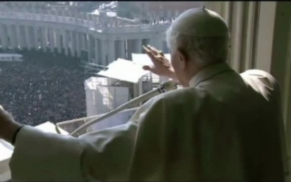 Papa Benedict al XVI-lea va strabate pentru ultima data Piata Sfantul Petru in Papamobil Papa Benedict al XVI-lea va strabate pentru ultima data Piata Sfantul Petru in Papamobil