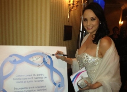 Andreea Marin, desemnata femeie de succes. Cum s-a afisat vedeta la premiere - VIDEO
Andreea Marin, desemnata femeie de succes. Cum s-a afisat vedeta la premiere - VIDEO