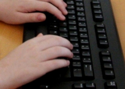 A imitat ce a vazut in filmele pentru adulti: un baiat de 15 ani si-a violat prietena de 14 ani A imitat ce a vazut in filmele pentru adulti: un baiat de 15 ani si-a violat prietena de 14 ani