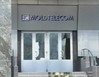 Descindere cu mascati la Moldtelecom. Ce au ridicat politistii din birourile institutiei Descindere cu mascati la Moldtelecom. Ce au ridicat politistii din birourile institutiei