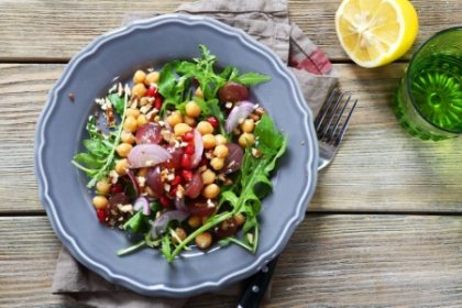 Cum sa faci cel mai bun dressing de salata: formula care se aplica la orice ingrediente