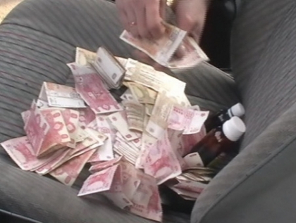 O grupare specializata in comercializarea opiumului, retinuta in flagrant de omenii legii