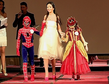 Moment incredibil la concursul de Miss organizat la Chisinau! O participanta a adormit in timpul unei probe Moment incredibil la concursul de Miss organizat la Chisinau! O participanta a adormit in timpul unei probe