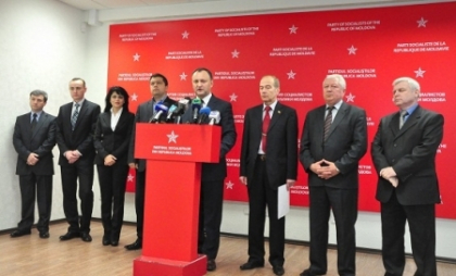 Dodon nu stie inca daca va vota sau nu demiterea Guvernului Filat: Luni la sedinta partidului vom decide Dodon nu stie inca daca va vota sau nu demiterea Guvernului Filat: Luni la sedinta partidului vom decide
