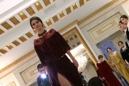 Catifea regala si matase fina. Valentina Vidrascu si-a prezentat noua colectie de rochii-ii - VIDEO
Catifea regala si matase fina. Valentina Vidrascu si-a prezentat noua colectie de rochii-ii - VIDEO