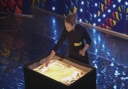 Ana Munteanu, tanara din Moldova care a ridicat sala in picioare cu pictura sa in nisip. VIDEO