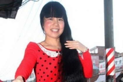 O chinezoaica nu s-a tuns de 11 ani! Uite ce par lung are acum - FOTO
