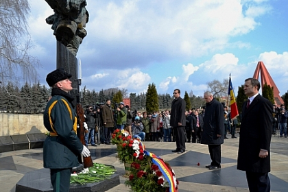 Au mers in mars in memoria victimelor razboiului de pe Nistru. Veteranii, nemultumiti de guvernare