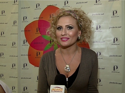 Mai frumoasa decat Dianna Rotaru? Uite cum arata sora mai mica a renumitei blonde - VIDEO Mai frumoasa decat Dianna Rotaru? Uite cum arata sora mai mica a renumitei blonde - VIDEO