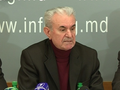 Scriitorul Andrei Strambeanu povesteste cum a fost in vizita la mama lui Vlad Plahotniuc. Afla detalii Scriitorul Andrei Strambeanu povesteste cum a fost in vizita la mama lui Vlad Plahotniuc. Afla detalii
