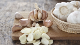 Usturoiul, leac miraculos si baza pentru mancare. Cum este bine sa fie consumat Usturoiul, leac miraculos si baza pentru mancare. Cum este bine sa fie consumat
