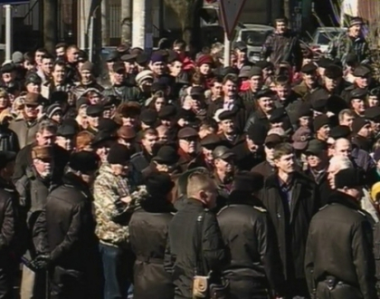 Sute de simpatizanti PLDM l-au aplaudat pe Filat la Palatul Republicii! Comunistii si democratii, huiduiti