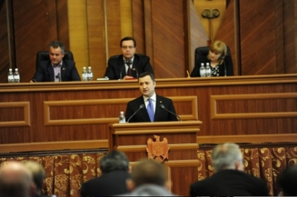 LIVE TEXT. Vlad Filat prezinta raportul activitatii Guvernului LIVE TEXT. Vlad Filat prezinta raportul activitatii Guvernului