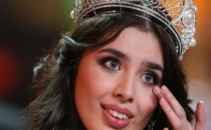 Miss Rusia este copia Angelinei Jolie! Esti si tu de acord cu presa britanica? - FOTO Miss Rusia este copia Angelinei Jolie! Esti si tu de acord cu presa britanica? - FOTO
