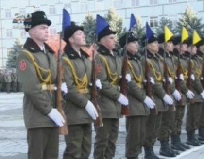 Au batut un barbat, l-au dezbracat si i-au furat banii. Trei militari ai Armatei Nationale, condamnati