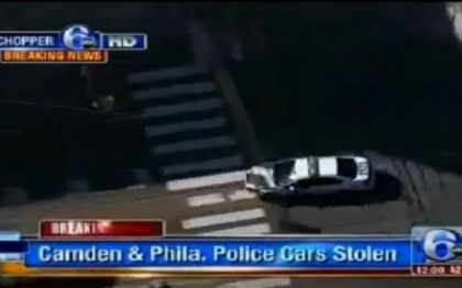 Curse pe strazile din Philadelphia ca-n filme. O femeie a furat 2 masini de politie in cateva minute