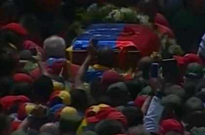 Adio, El Comandante. Imagini demne de Coreea de Nord in Venezuela, dupa moartea lui Hugo Chavez