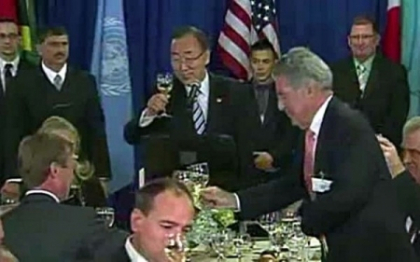 Scandal la nivelul ONU. Unii delegati consuma alcool in timpul sedintelor Scandal la nivelul ONU. Unii delegati consuma alcool in timpul sedintelor