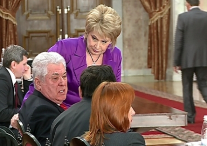Chiar si in plin impas politic, demnitarii nu uita de femei. Vezi cum le descriu in trei cuvinte
