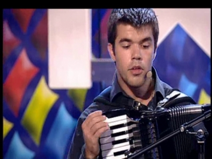Se poate canta si asa ceva cu acordeonul! Moldoveanul care a facut furori la Romanii au Talent