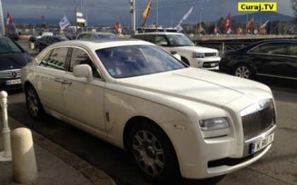 Un milionar moldovean se plimba cu automobilul Rolls-Royce prin Europa Un milionar moldovean se plimba cu automobilul Rolls-Royce prin Europa