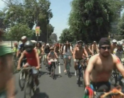 Protest cu ciclisti dezbracati. Ce i-a nemultumit pe manifestantii din Peru