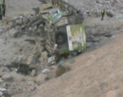 A iesit de pe carosabil si s-a rostogolit! Cel putin 16 morti in Peru. Printre ei sunt copii