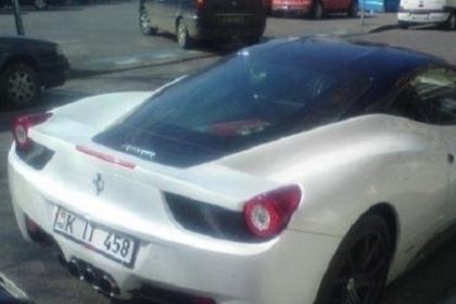 Un Ferrari si un Bentley, cu numere de inmatriculare de Chisinau, se plimba prin Elvetia