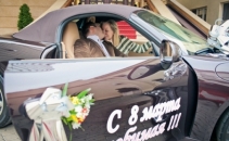 S-a gasit fericita detinatoarea a Porsche-ului decapotabil, primit in dar de 8 martie. Afla cine este