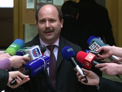 "Conclavul" AIE s-a reunit. Lazar dupa negocieri: Am stabilit unde e Capela Sixtina. Asteptam fumul alb "Conclavul" AIE s-a reunit. Lazar dupa negocieri: Am stabilit unde e Capela Sixtina. Asteptam fumul alb