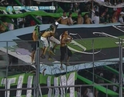 Violente in Argentina! O partida de fotbal, abandonata dupa ce suporterii au aruncat cu pietre Violente in Argentina! O partida de fotbal, abandonata dupa ce suporterii au aruncat cu pietre