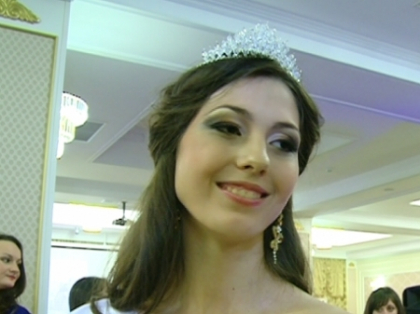 Ea este cea mai frumoasa fata de la Universitatea Pedagogica! Vrea sa ajunga la Miss World - VIDEO