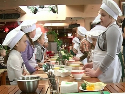 Scoala micilor bucatari la Chisinau. Uite ce-au gatit copiii - VIDEO