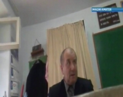Scapa de sanctiune intr-un dosar, cercetat penal in altul! Ce risca profesorul care a injurat etnicii rusi